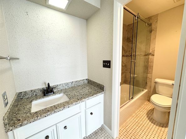 2323 Augusta Drive 36, Houston TX 77057
