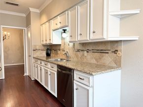2323 Augusta Drive 36, Houston TX 77057