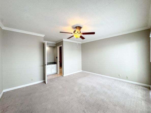 2323 Augusta Drive 36, Houston TX 77057