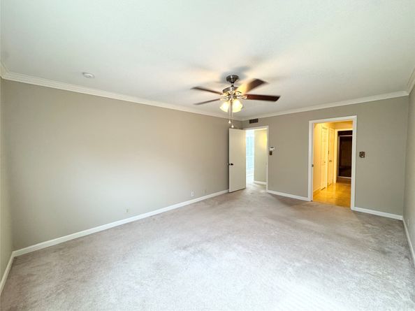 2323 Augusta Drive 36, Houston TX 77057