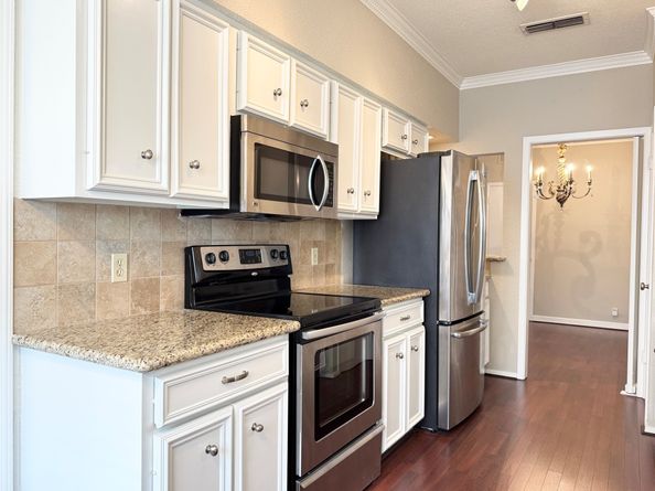 2323 Augusta Drive 36, Houston TX 77057