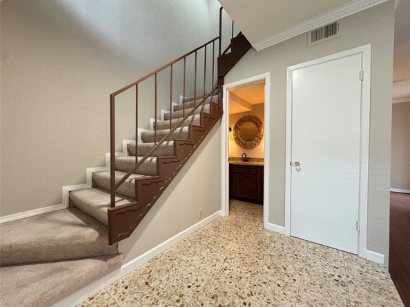 2323 Augusta Drive 36, Houston TX 77057