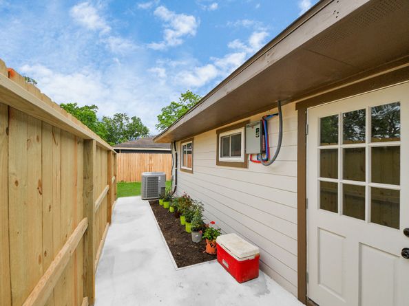 5903 Belneath Street, Houston TX 77033