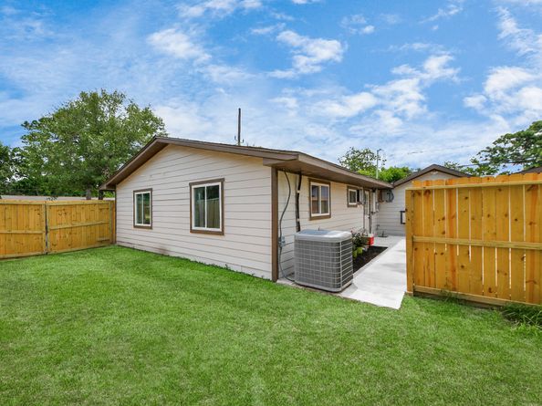 5903 Belneath Street, Houston TX 77033