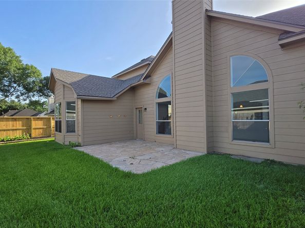 2719 Pirates Gold Circle, Friendswood TX 77546