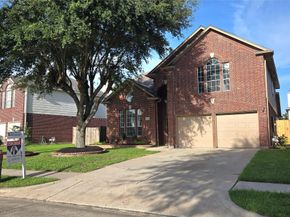 2719 Pirates Gold Circle, Friendswood TX 77546