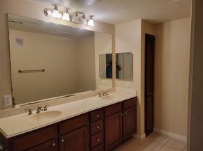 7575 Kirby Drive 1211, Houston TX 77030