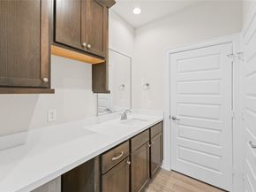 2708 Grand Fountains Drive H, Houston TX 77054