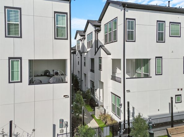 2708 Grand Fountains Drive H, Houston TX 77054