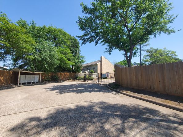 2030 Plantation Drive B2, Conroe TX 77301