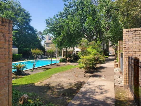 2030 Plantation Drive B2, Conroe TX 77301