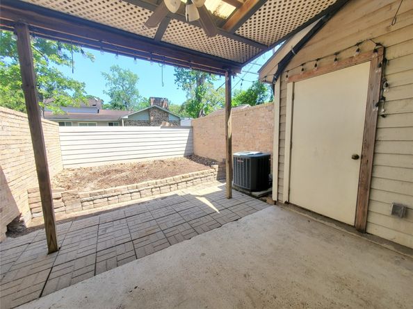 2030 Plantation Drive B2, Conroe TX 77301