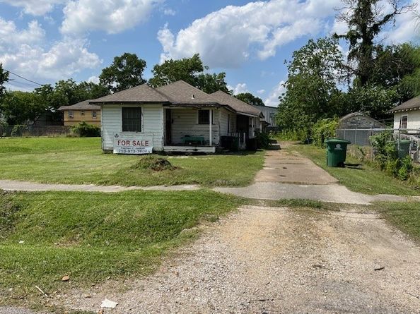 911 Bennington Street, Houston TX 77022