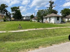 911 Bennington Street, Houston TX 77022