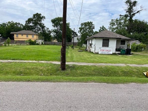 911 Bennington Street, Houston TX 77022