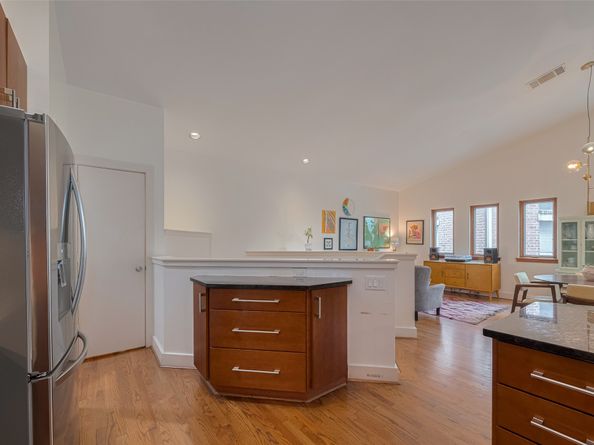 308 Dennis Street, Houston TX 77006