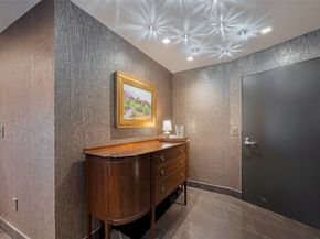 915 Franklin Street 9N, Houston TX 77002