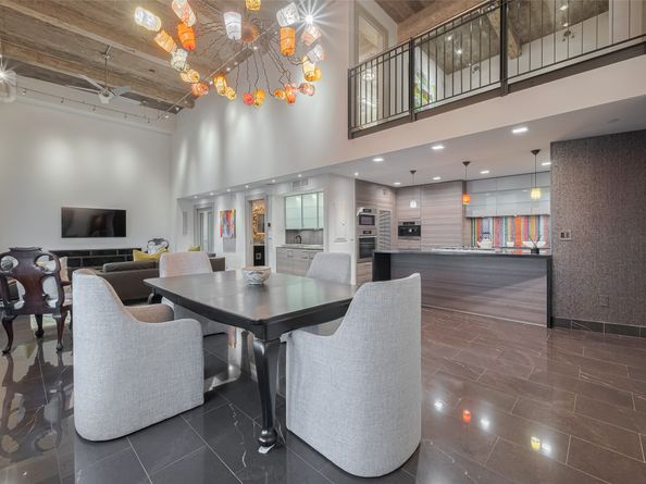915 Franklin Street 9N, Houston TX 77002