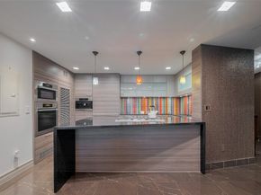 915 Franklin Street 9N, Houston TX 77002