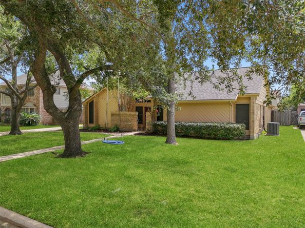 2618 Fontana Drive, Houston TX 77043