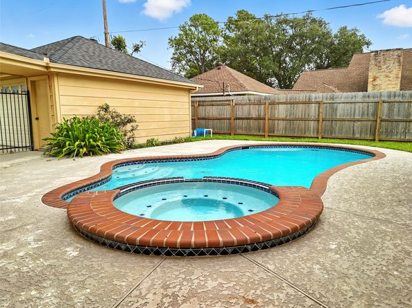 2618 Fontana Drive, Houston TX 77043