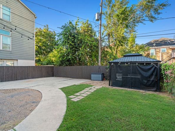1926 Blodgett Street, Houston TX 77004