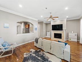 1129 Sherwood Run, Houston TX 77043