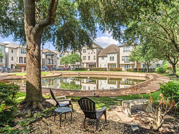 1129 Sherwood Run, Houston TX 77043