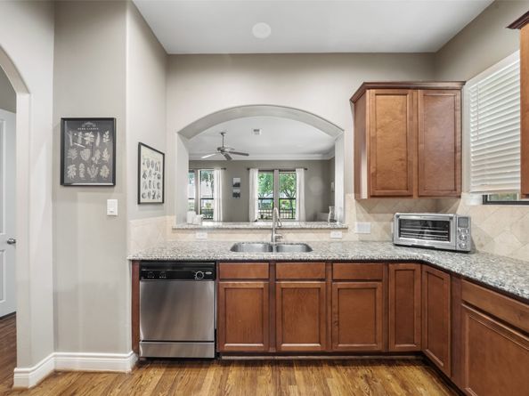 1129 Sherwood Run, Houston TX 77043