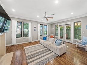 1129 Sherwood Run, Houston TX 77043