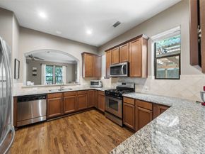 1129 Sherwood Run, Houston TX 77043