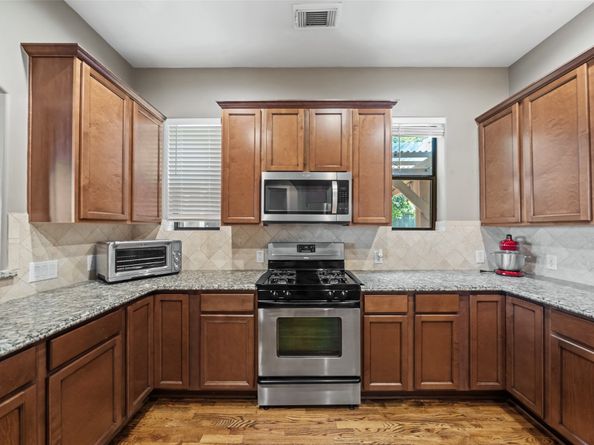 1129 Sherwood Run, Houston TX 77043