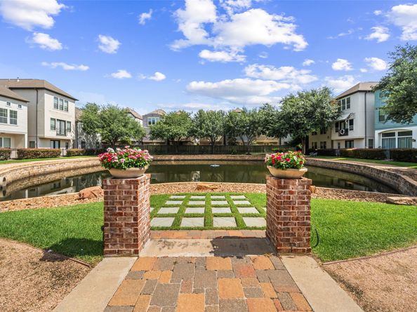 1129 Sherwood Run, Houston TX 77043