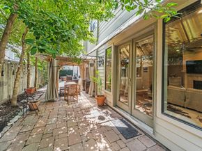 1129 Sherwood Run, Houston TX 77043