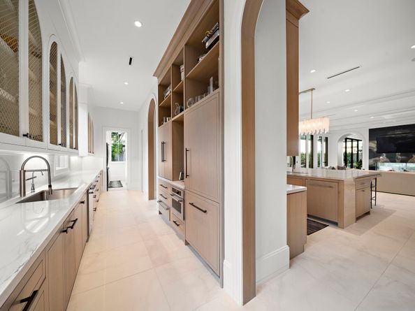 3649 Chevy Chase Drive, Houston TX 77019