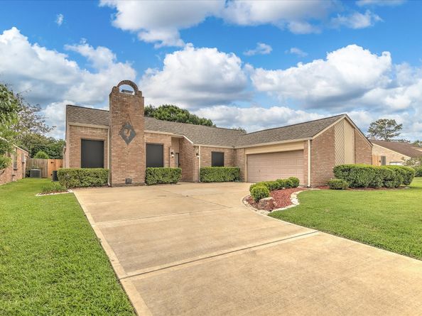 1039 Honey Hill Drive, Houston TX 77077