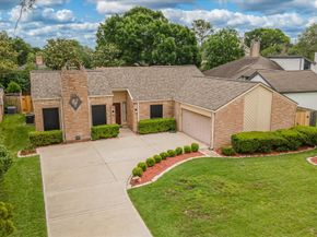 1039 Honey Hill Drive, Houston TX 77077