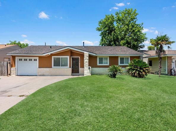 10319 Dunvegan Way, Houston TX 77013