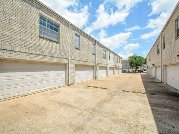 3800 Tanglewilde Street 106, Houston TX 77063
