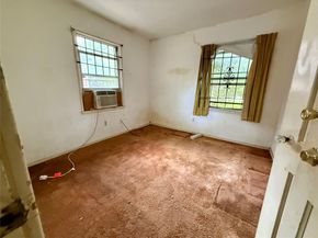 5123 Willow Glen Drive, Houston TX 77033