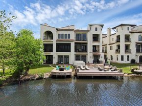 22 Lakeside Cove, The Woodlands TX 77380