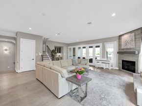 22 Lakeside Cove, The Woodlands TX 77380
