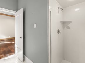 15600 Barkers Landing Road 14, Houston TX 77079