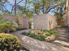 15600 Barkers Landing Road 14, Houston TX 77079