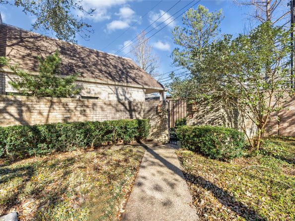 15600 Barkers Landing Road 14, Houston TX 77079