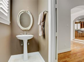 130 Oak Place Drive, Houston TX 77006