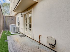 130 Oak Place Drive, Houston TX 77006