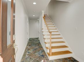 130 Oak Place Drive, Houston TX 77006