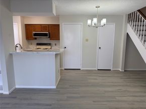 2120 El Paseo Street 3308, Houston TX 77054