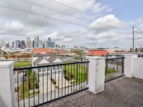 1027 Saint Charles Street, Houston TX 77003